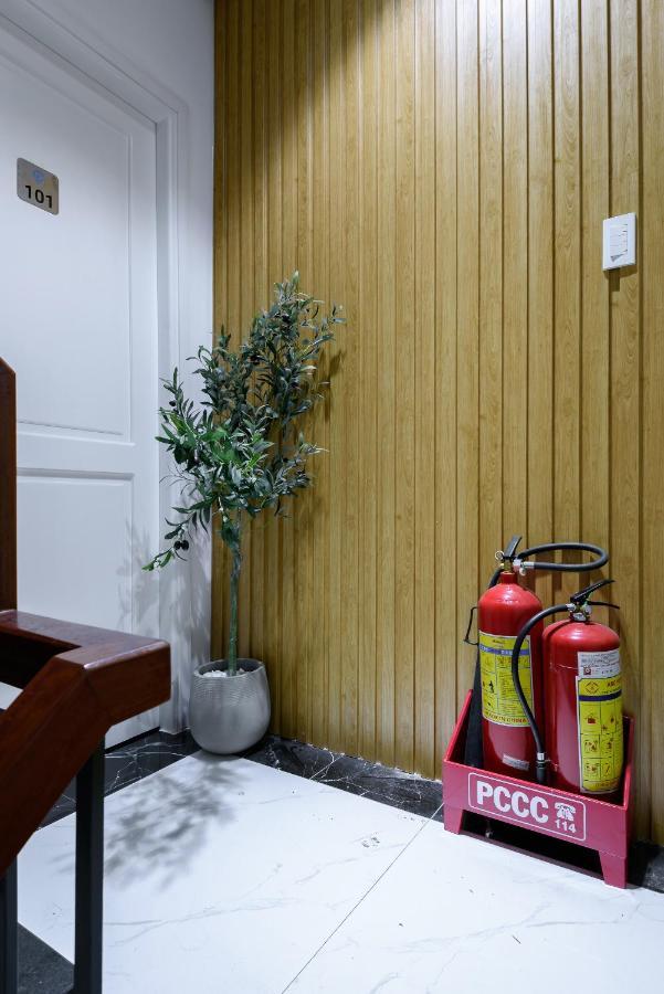 Cozrum Homes - Graceful Corner Ho-Chi-Minh-Stadt Exterior foto